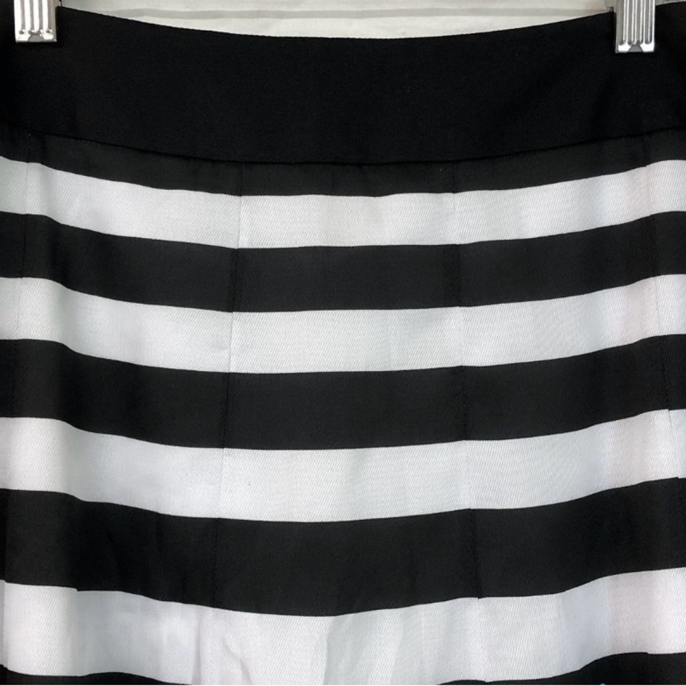 White House Black Market Black and White Skirt